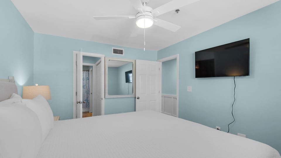 Crystal Sands 111B - Bedroom w/ King bed