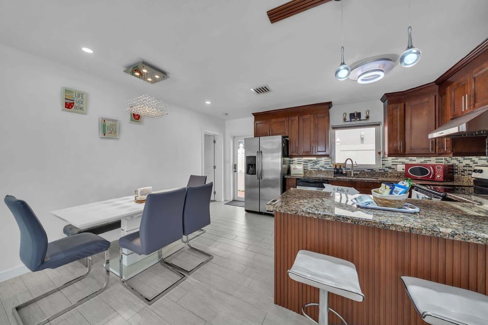 Dining table with seating for 6 and additional counter seating