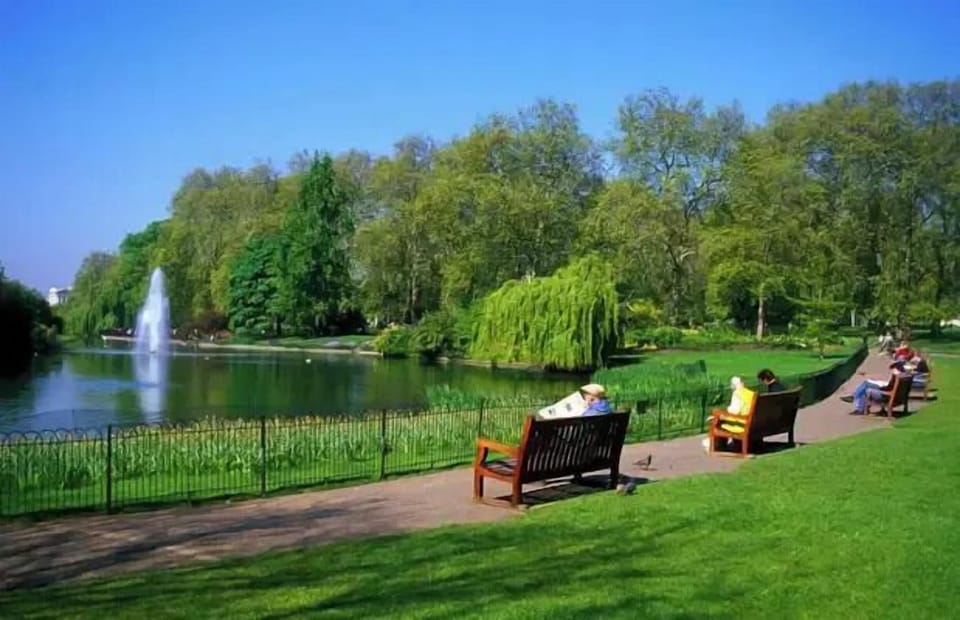 Hyde Park — a large royal park, great for strolling, boating on the Serpentine, relaxing. 