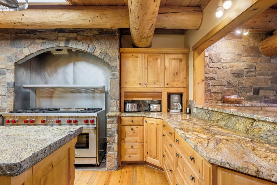 Sherman-Peak_Gas-Range-Kitchen