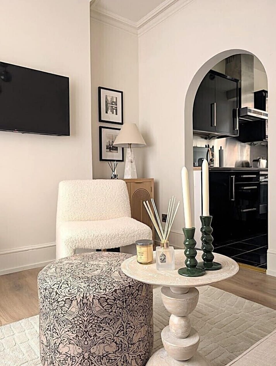 Living Room / Lounge