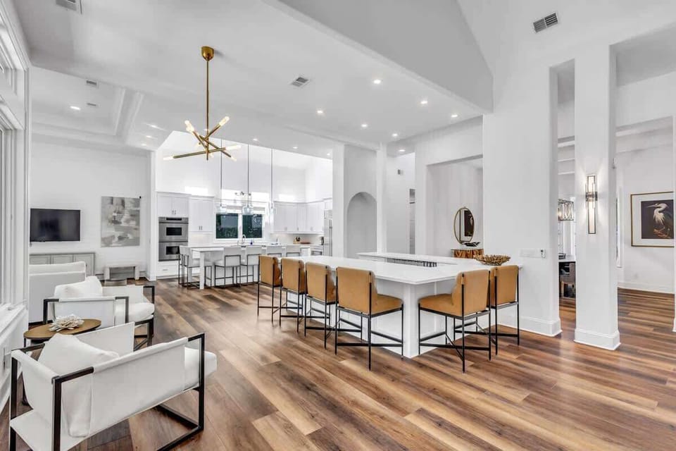 Open Living Space with Central Bar Near Kitchen