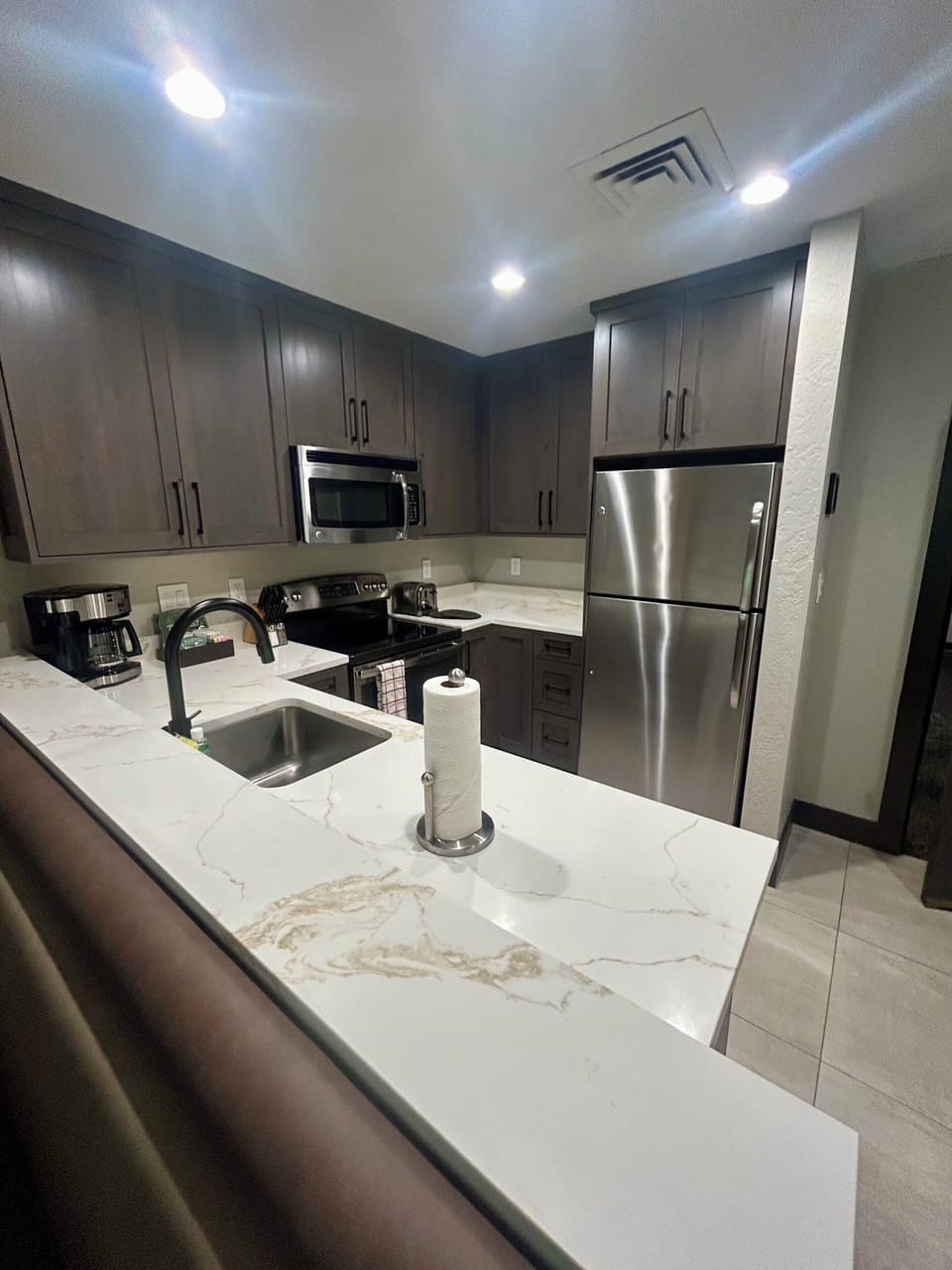 Full kitchen