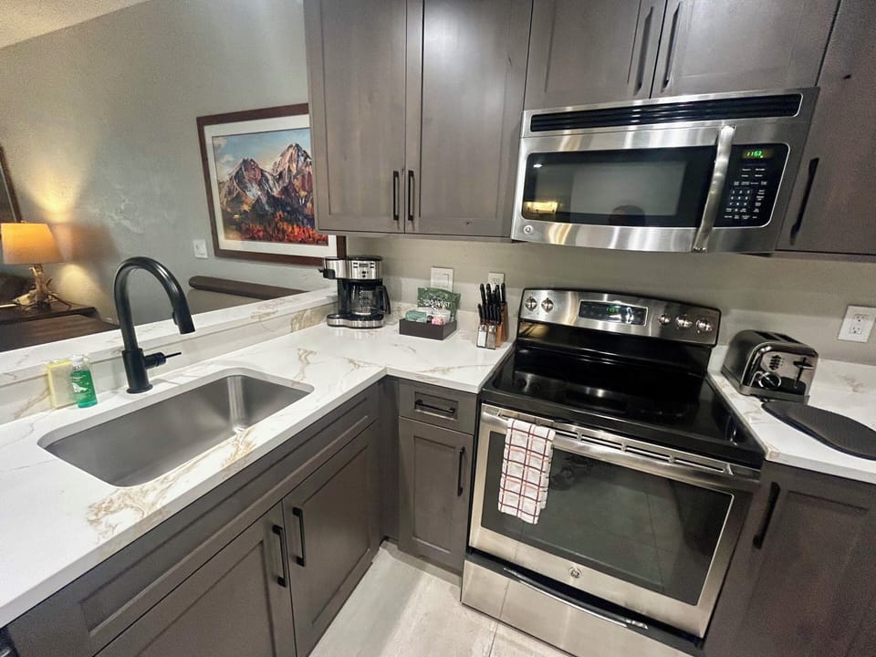 Full kitchen