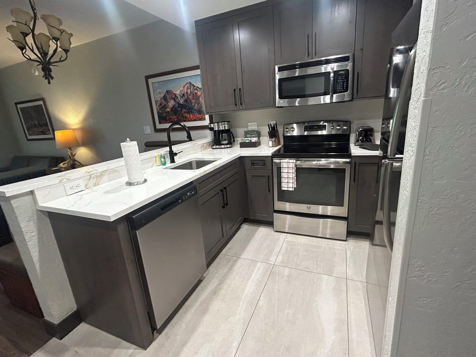 Full kitchen