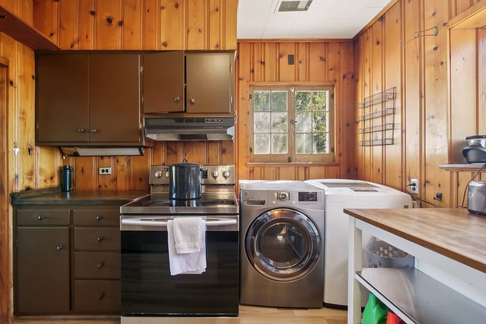 Indoors, Appliance, Washer, Hardwood, Kitchen