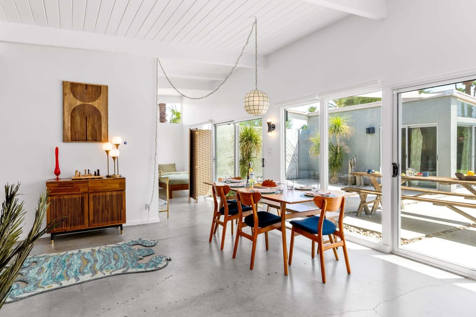 Mid-century modern Palm Springs living