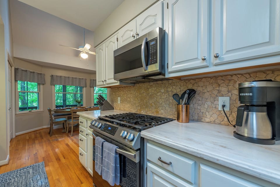 Main Level Eat in Kitchen