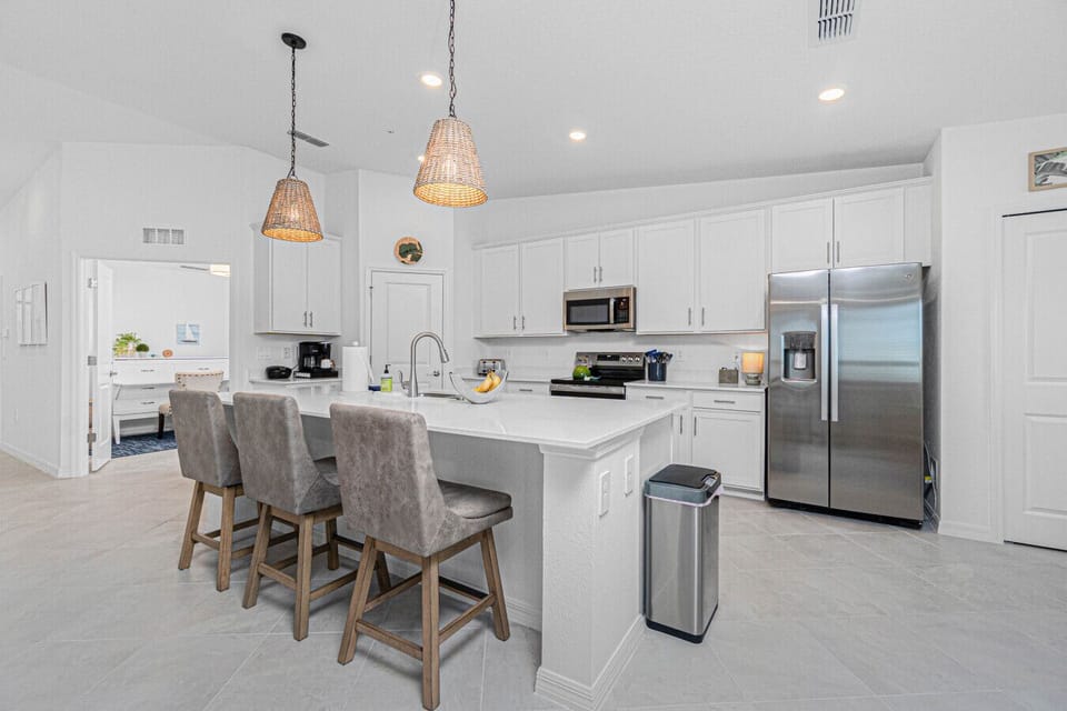 Kitchen (Alt Angle)