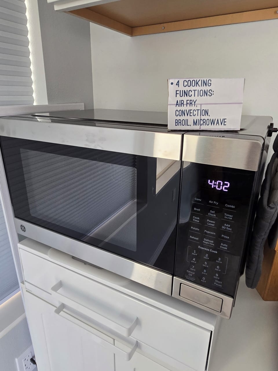 4-Function 
AirFryer - Broiler - Microwave and Convection Oven  