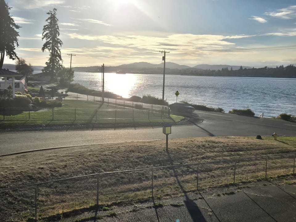 80 steps from front door to the waterfront beach
