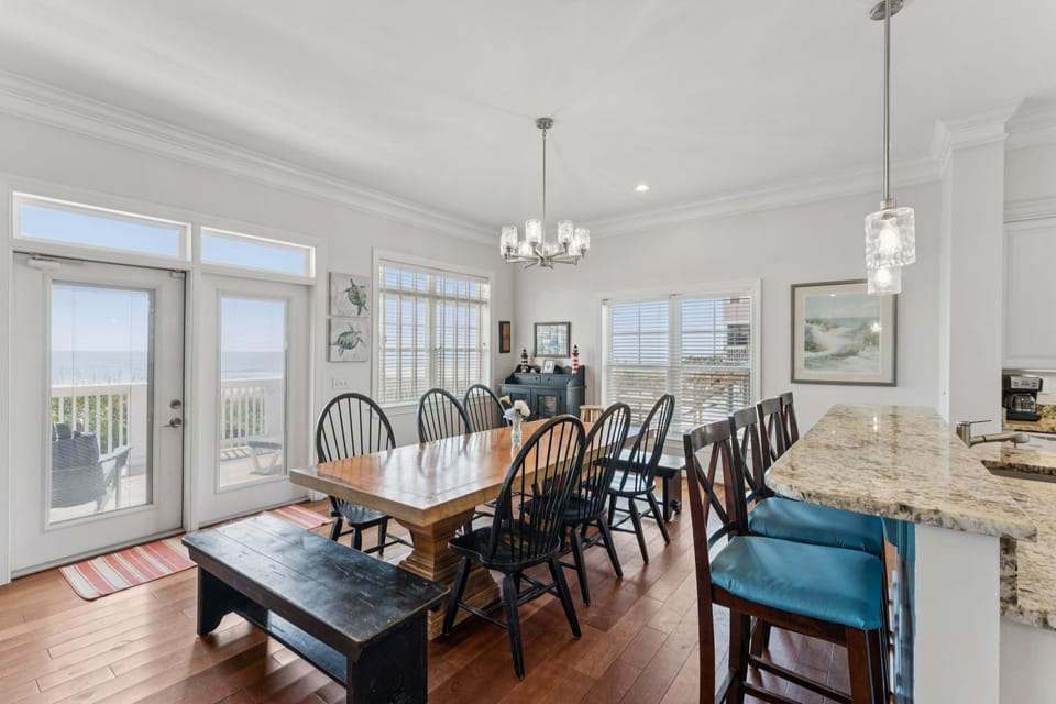 Dining Area with Ample Seating
