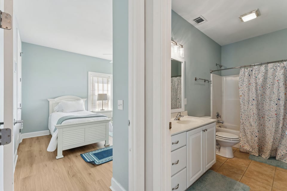 2nd Floor - Bedroom 3 - 2 Twin Beds