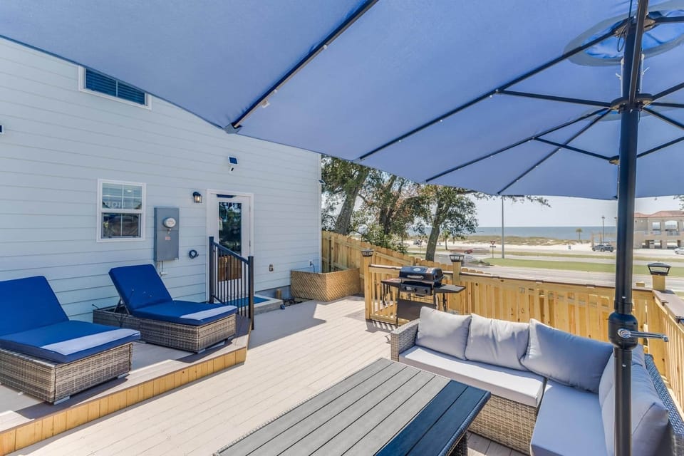 Escape to paradise, Beach Views, BBQ, Plush Furnishing & Bliss. Book Now!