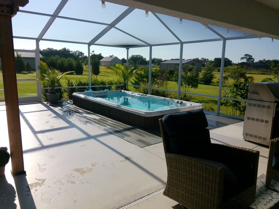 Outdoor spa tub