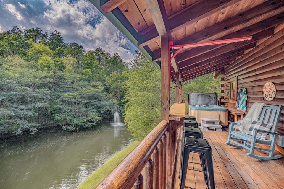 Sip, snack, and soak in the view 💦💖