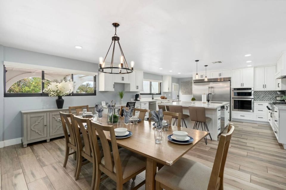Huge open concept dining and kitchen area