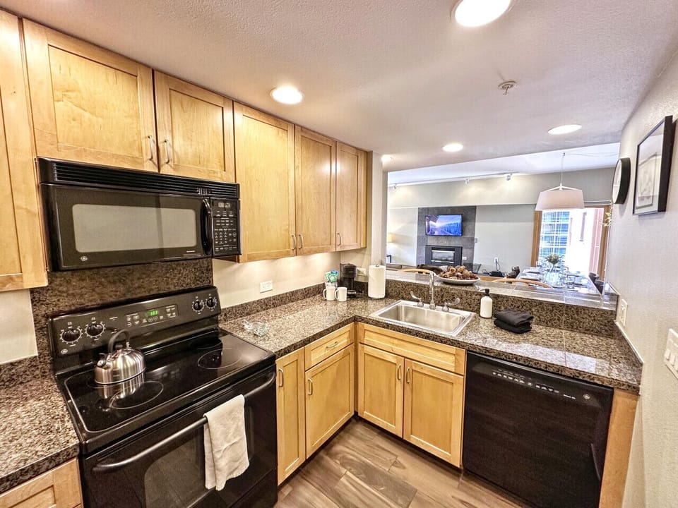 Stocked Kitchen with Bar