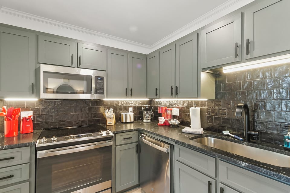 Fully stocked kitchen with modern appliances 