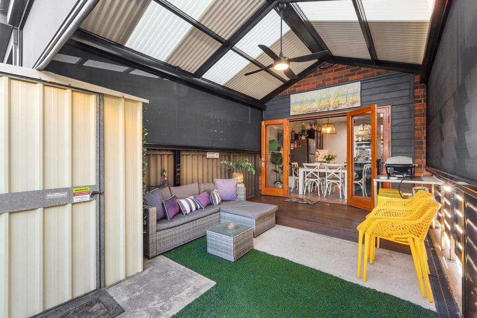 Courtyard with outdoor seating