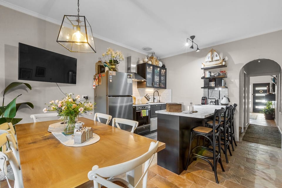 Kitchen and Dinin
