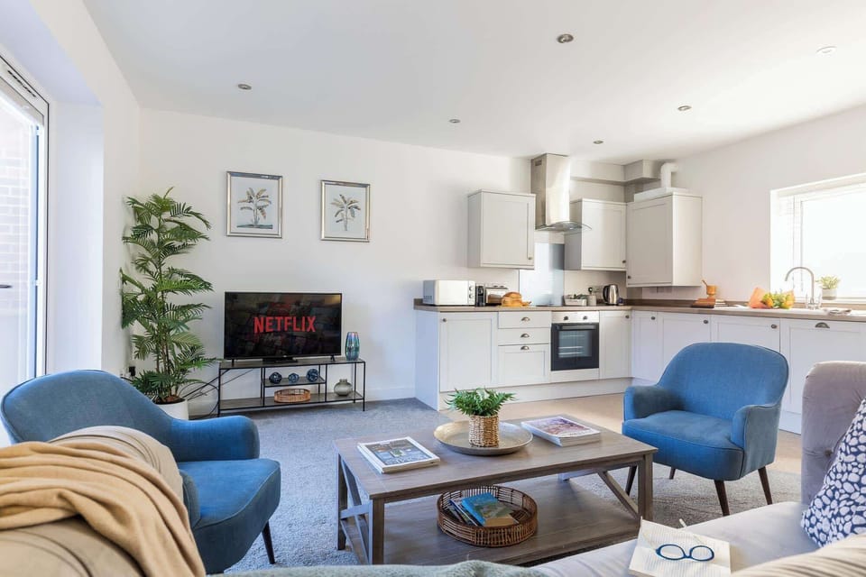 Kitchen & Living Area