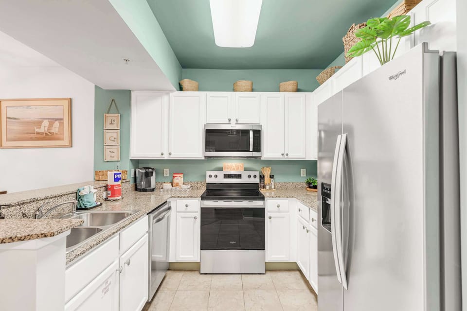 Full Kitchen w/ Stainless Steel Appliances