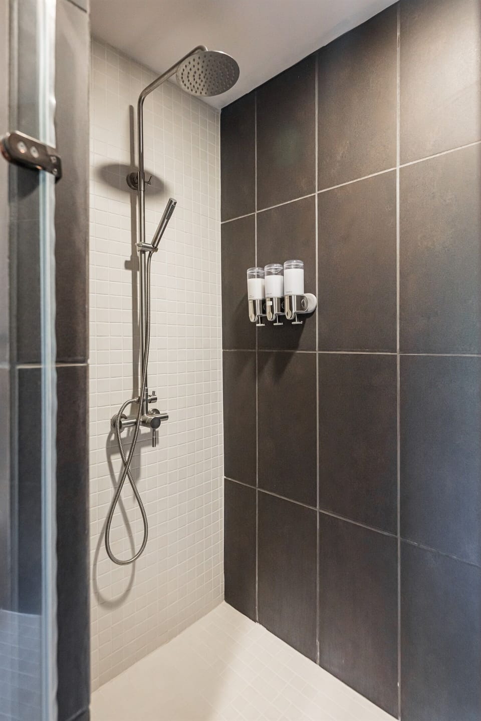 Enjoy the rainshower and complimentary bath products!