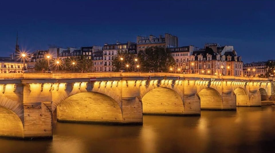 400 meters from Pont Neuf
