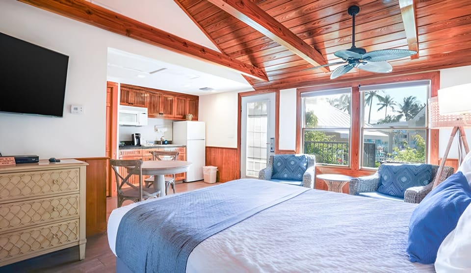 Wake to palm views and easy breakfasts in-room.