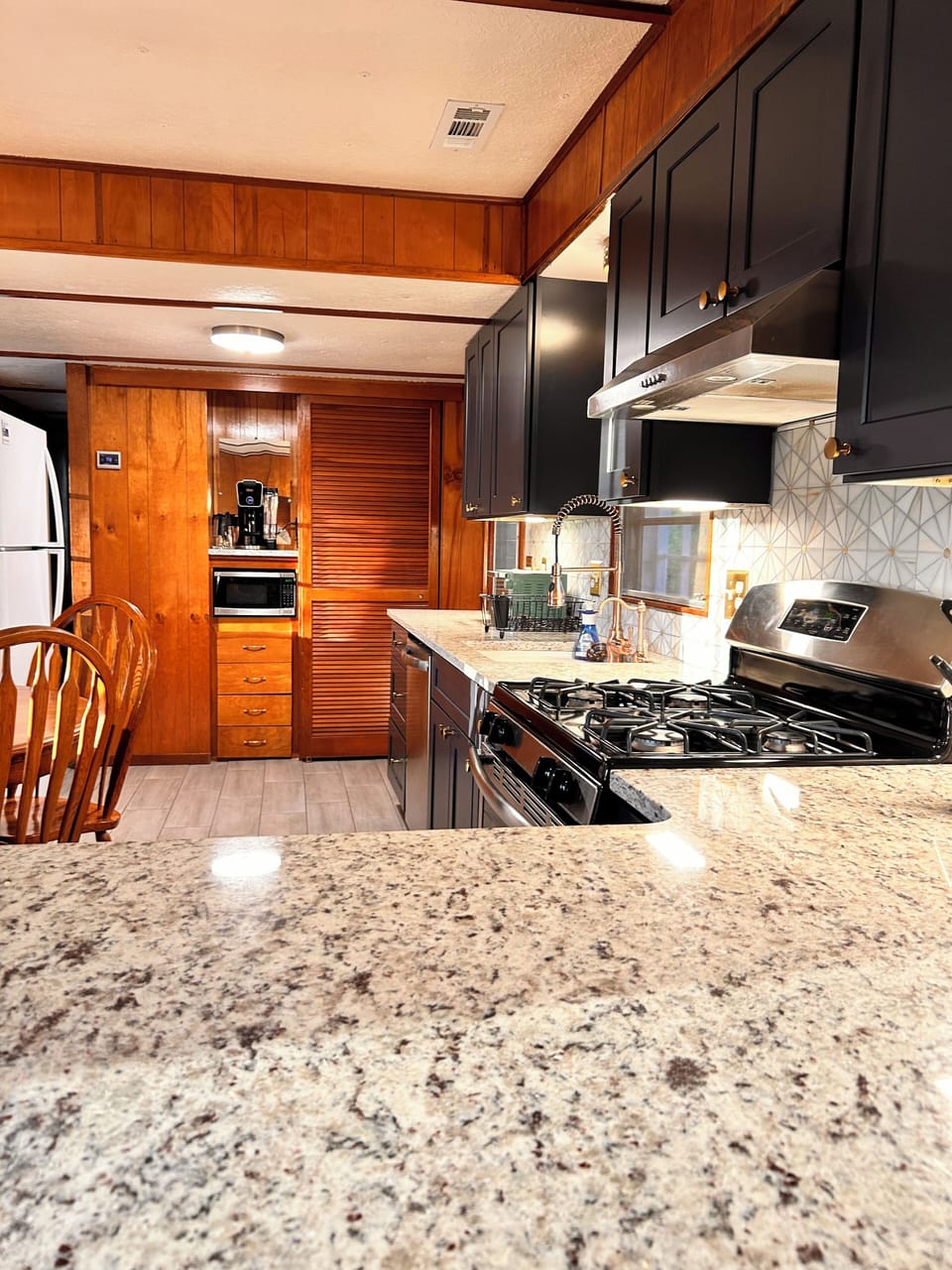 Updated kitchen, perfect for experimenting with new recipes!