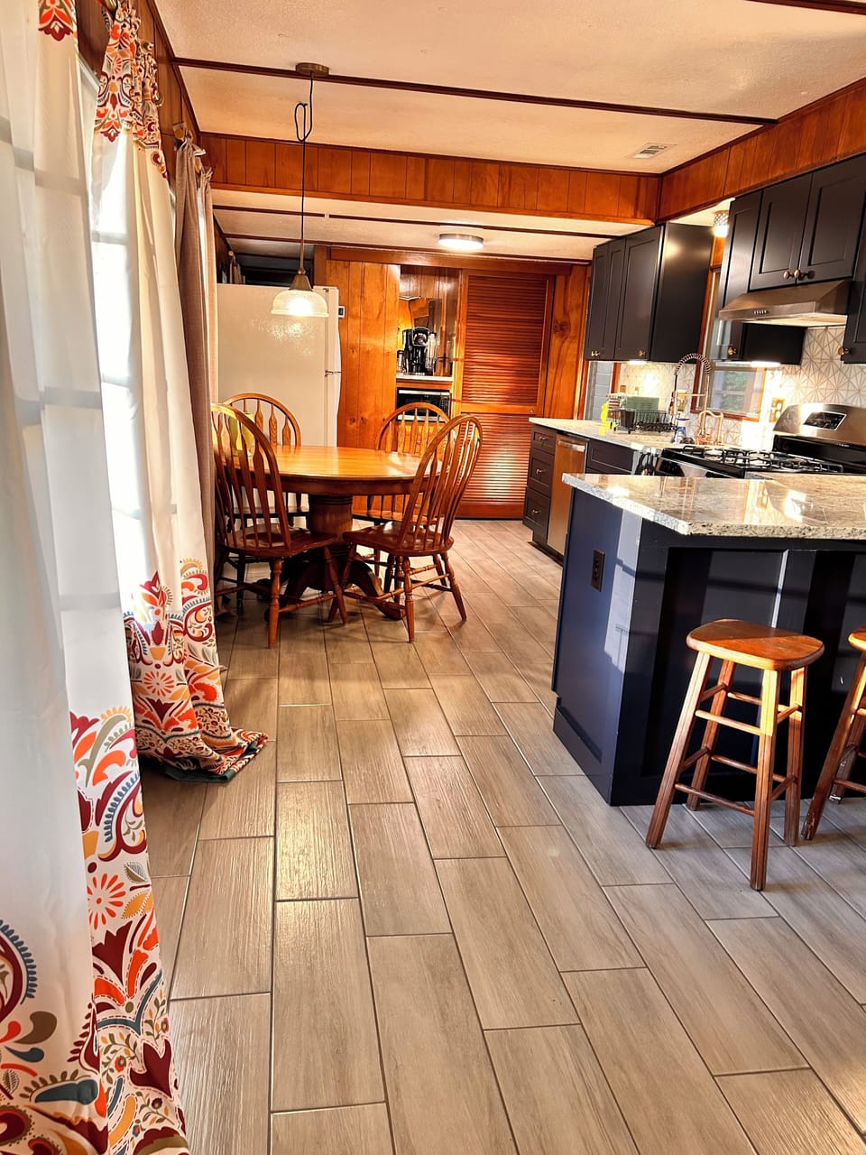 Updated kitchen, perfect for experimenting with new recipes!