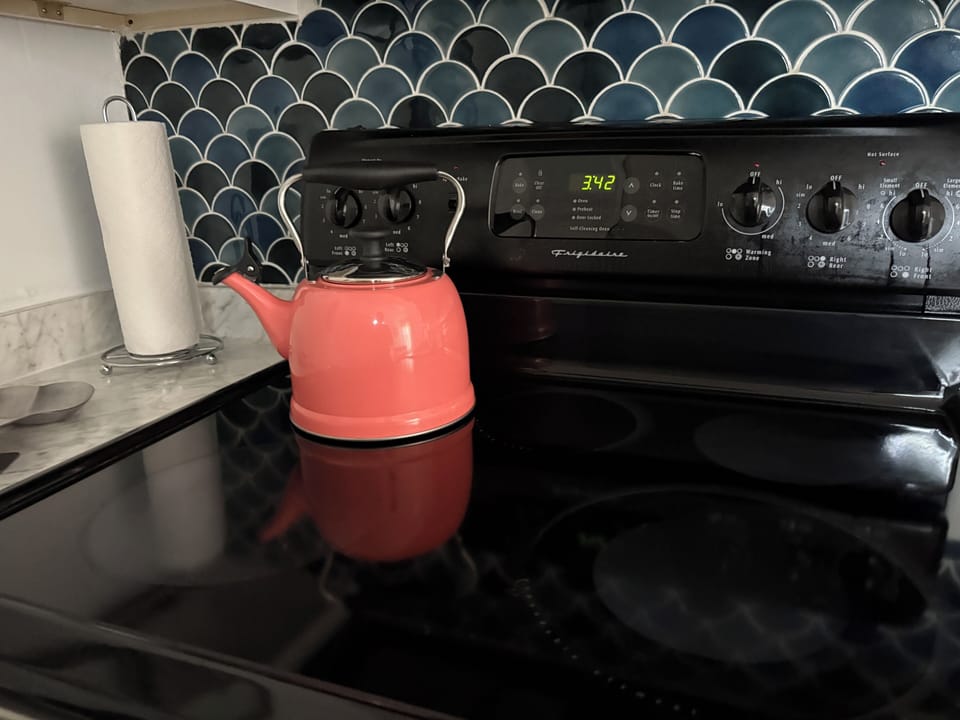 Glass top stop. Kitchen is fully stocked Smooth top range.