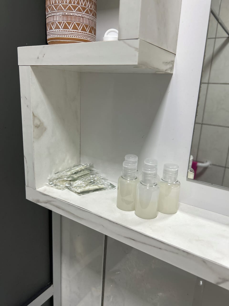 Bathroom amenities