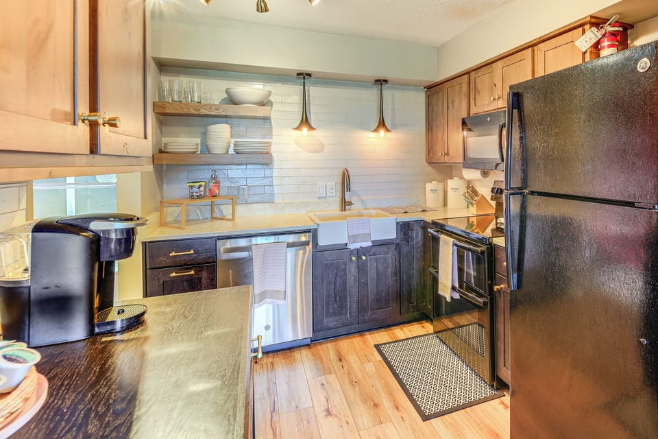 Kitchen | Toaster | Trash Bags & Paper Towels