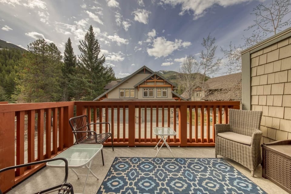 Front Deck with Beautiful Views
