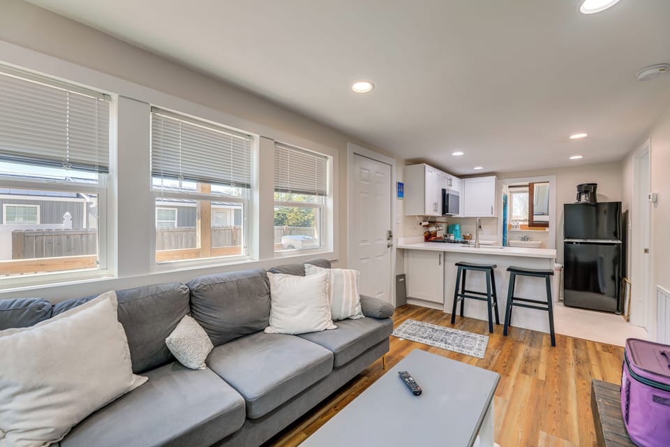 Living Room | Single-Story Home | Central A/C & Heating