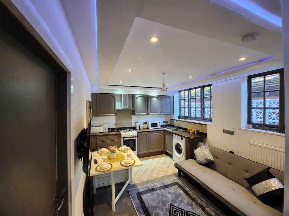 Charming Tudor White House Cottage  Room  Apartment  Kitchen Living Room Old Trafford  Manchester 