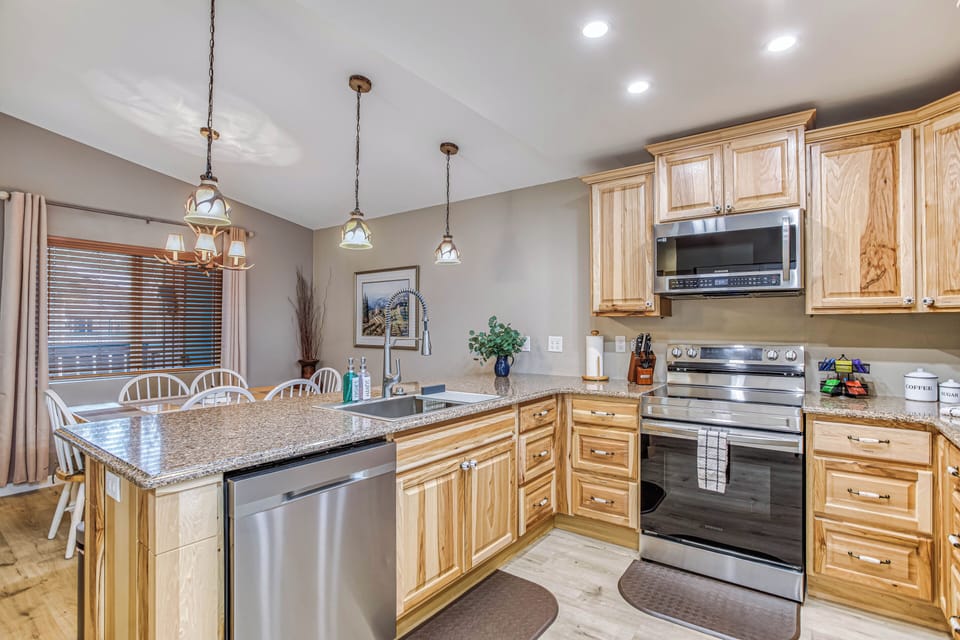 Fully stocked kitchen!