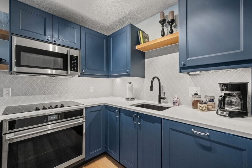Full kitchen with a drip coffee machine, electric kettle, crockpot/slow cooker and a dedicated wine fridge.
