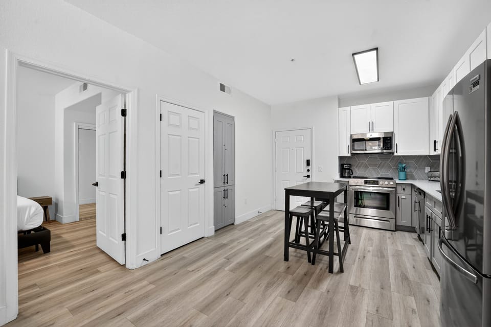 Indoors, Floor, Flooring, Hardwood, Appliance