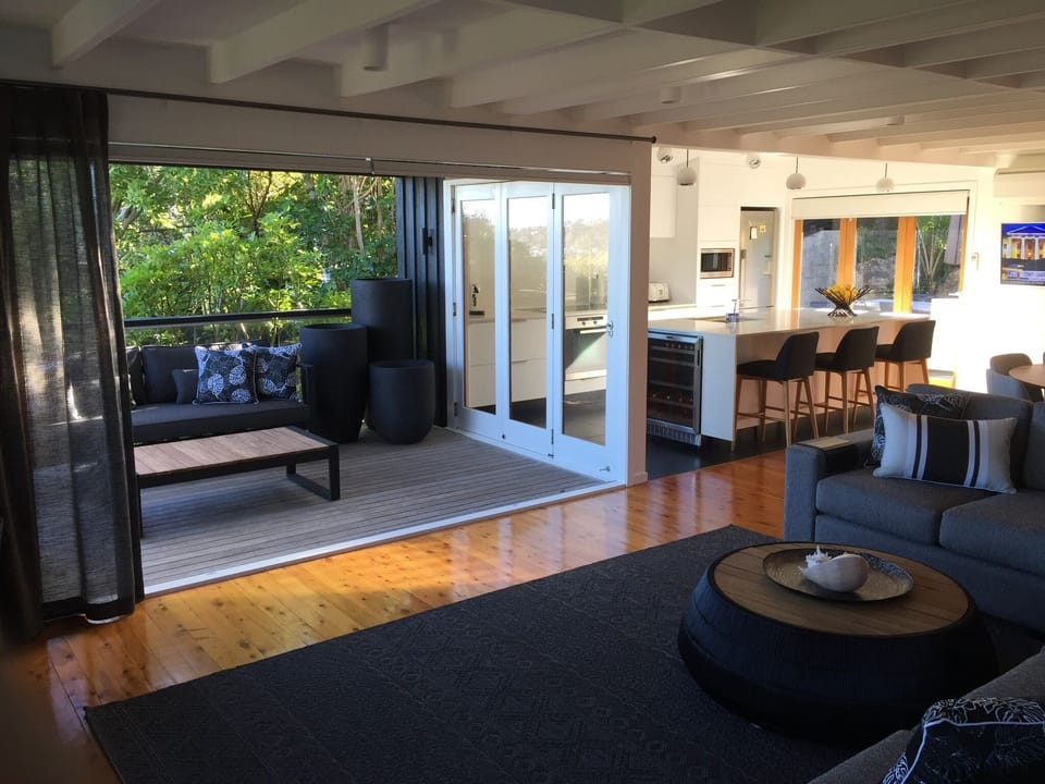 Lounge - middle level