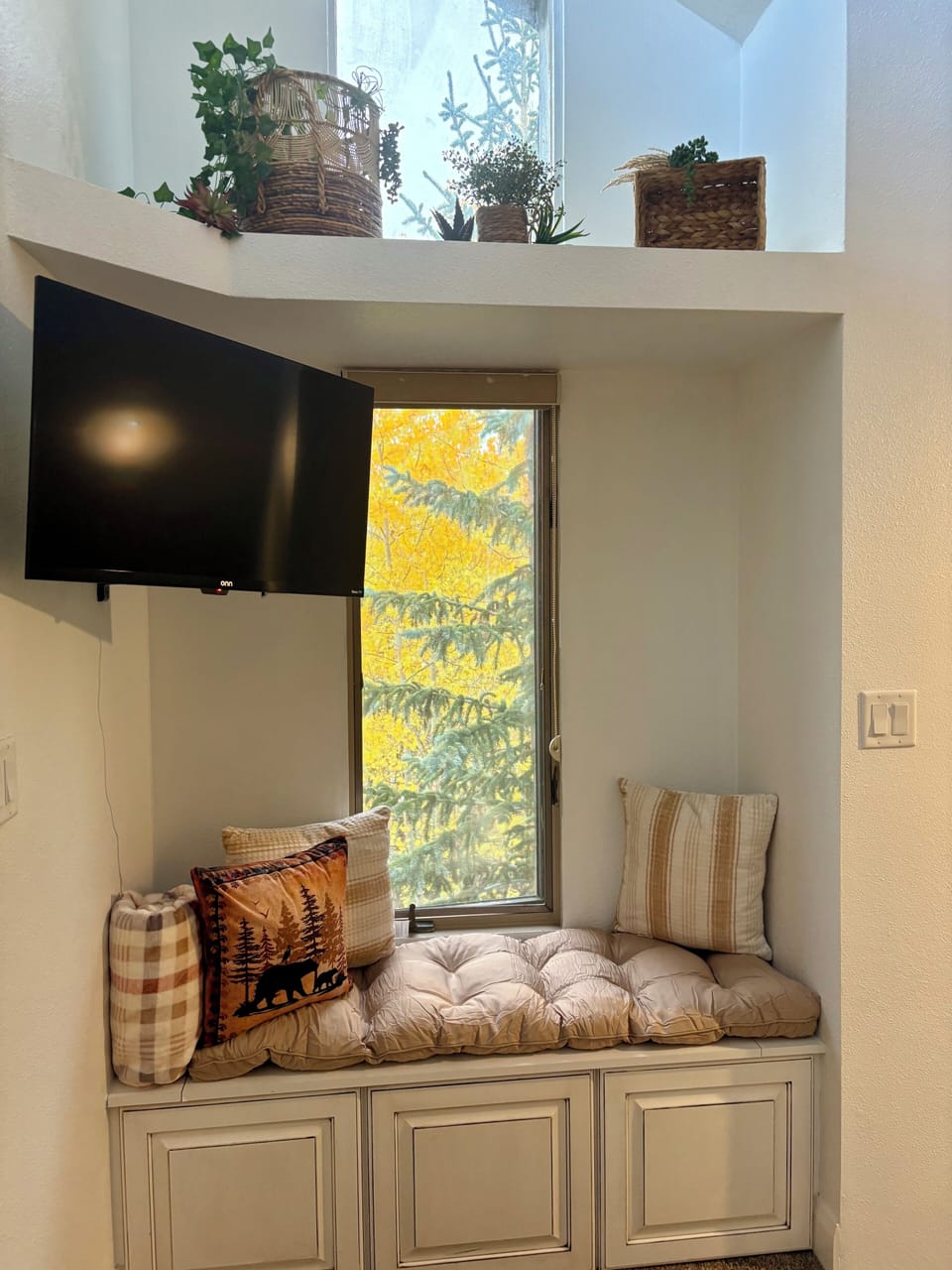 Window seat in loft 1 with queen size bed and smart TV