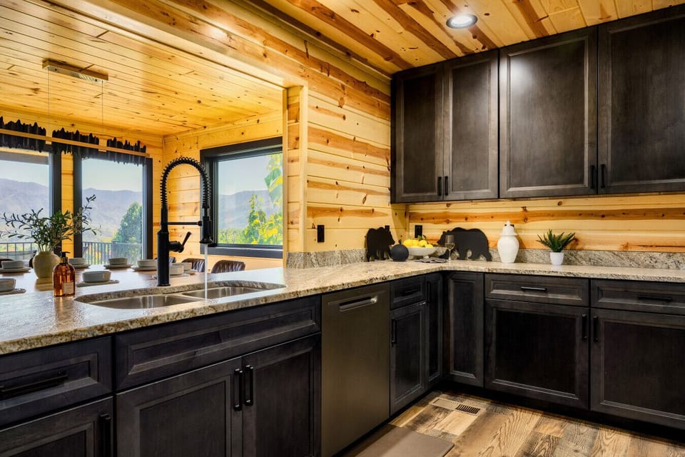 Spacious kitchen with everything you could need!