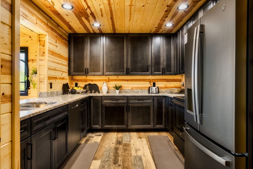 Fully stocked kitchen!