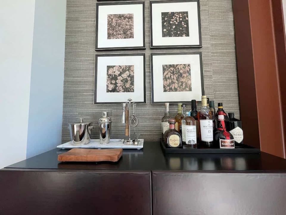 Estate 1: Spacious, light and bright living room featuring an electric fireplace, wet bar, Smart TV and designer furnishings.