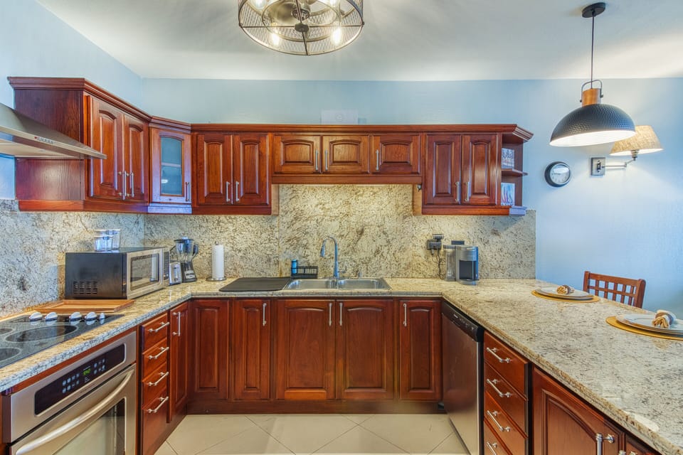 Beautiful and fully stocked kitchen