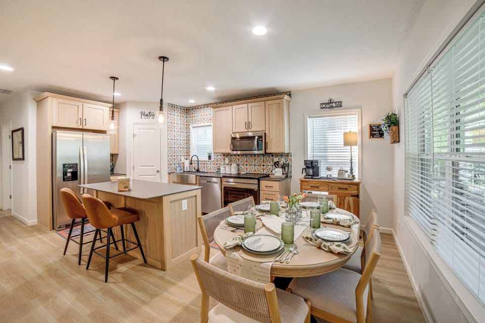 Dining Table | Kitchen