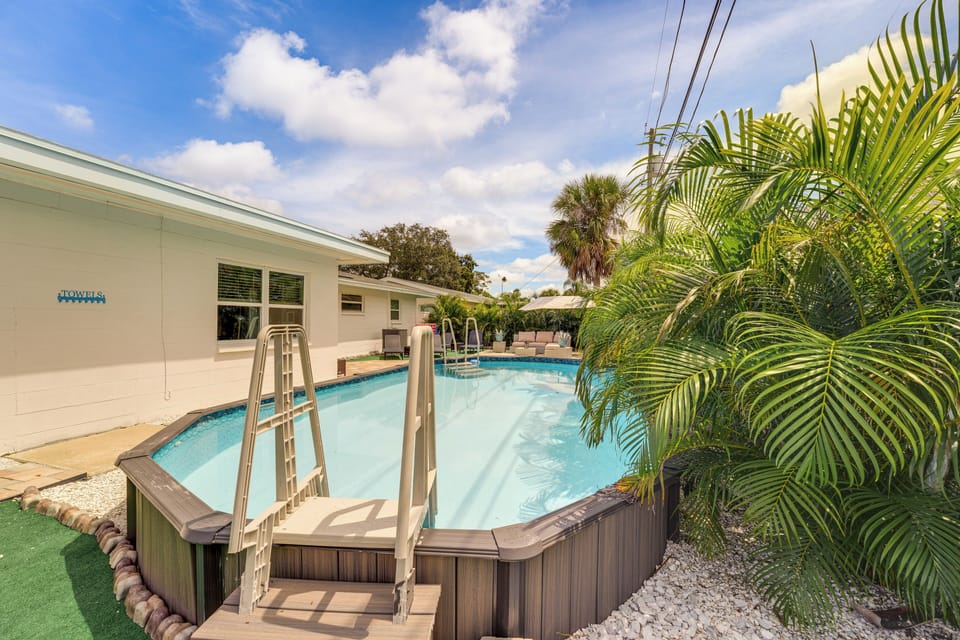 Seminole Vacation Rental | 3BR | 2BA | 1,500 Sq Ft | 2 Steps to Enter