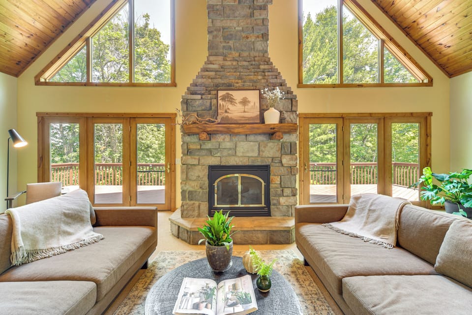 Amery Vacation Rental | 3BR | 3BA | 3 Steps to Enter | 2,816 Sq Ft